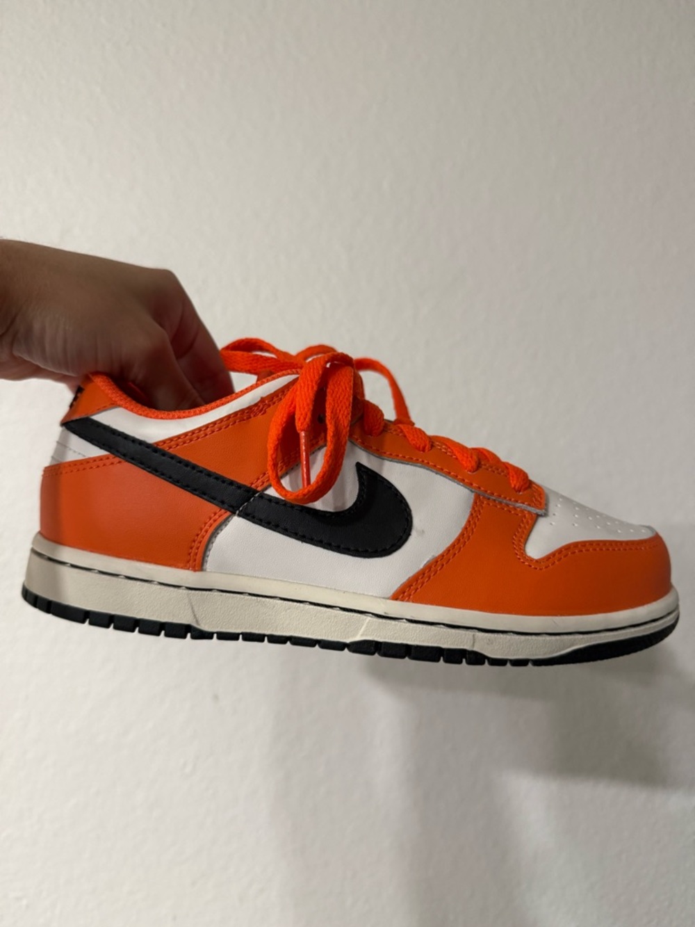 Nike Low Top Sneaker - Orange, White, Black